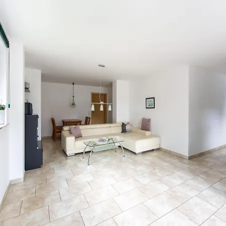 Casa de Férias Rennsteig Trail Family Escape